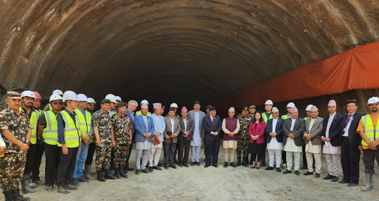 प्रधानमन्त्रीद्वारा काठमाडौं–मधेस द्रुत मार्गको अवलोकन